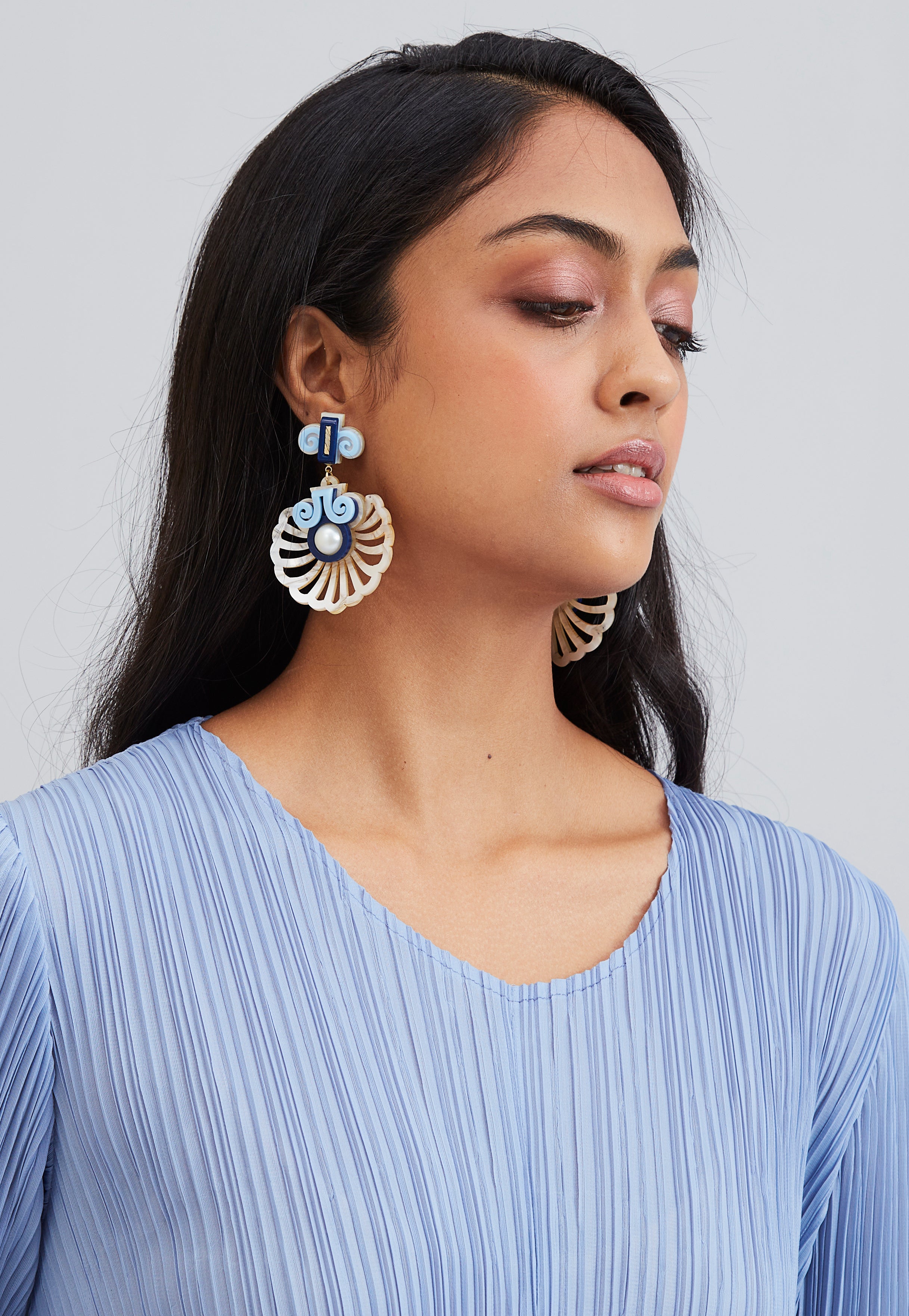Deco Shell Earrings - Blue & Ivory
